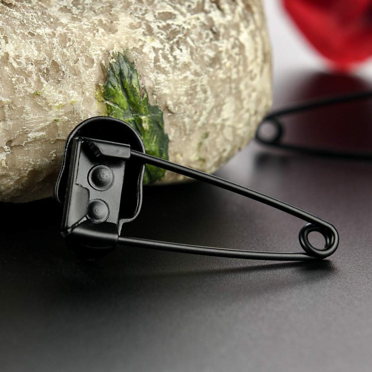 6PCS Heavy Duty Black Kilt Pins – Skull Head Safety Pins for Blankets, Sweaters & Skirts